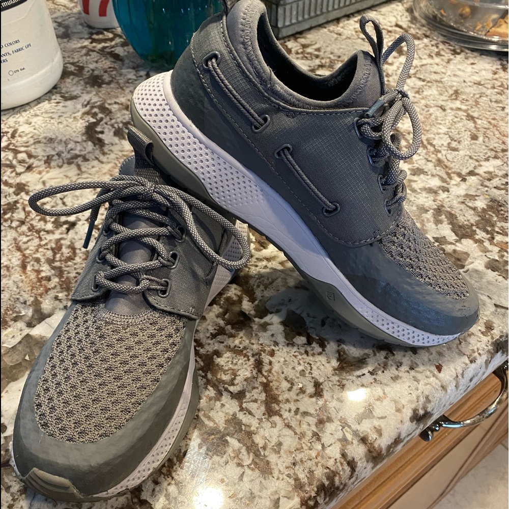 Men’s Sperrys boat shoes